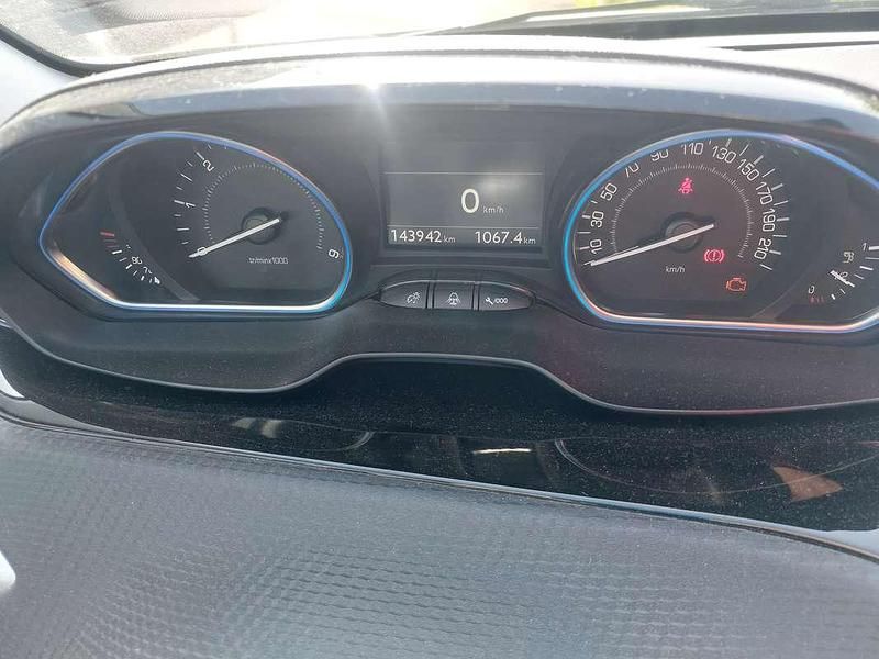 Usata Peugeot 2008 Allure 120 CV (88 kW) 2017 Bianco SUV