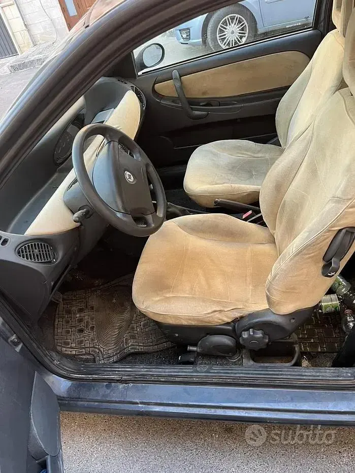 Usata Lancia Ypsilon 60 CV (44 kW) 2002 Grigio Utilitaria