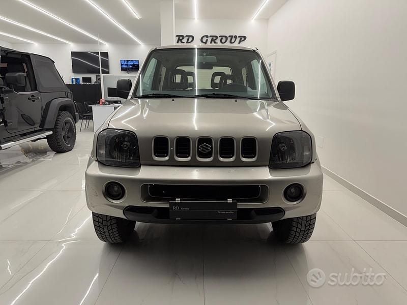 Usata Suzuki Jimny 86 CV (63 kW) 2005 Grigio SUV