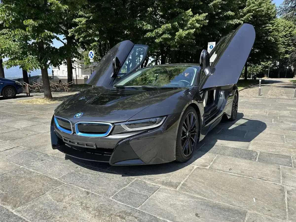 Usata BMW i8 231 CV (169 kW) 2018 Sophisto grey Coupé