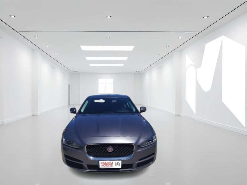 Usata Jaguar XE Business Edition 179 CV (131 kW) 2015 Grigio Berlina