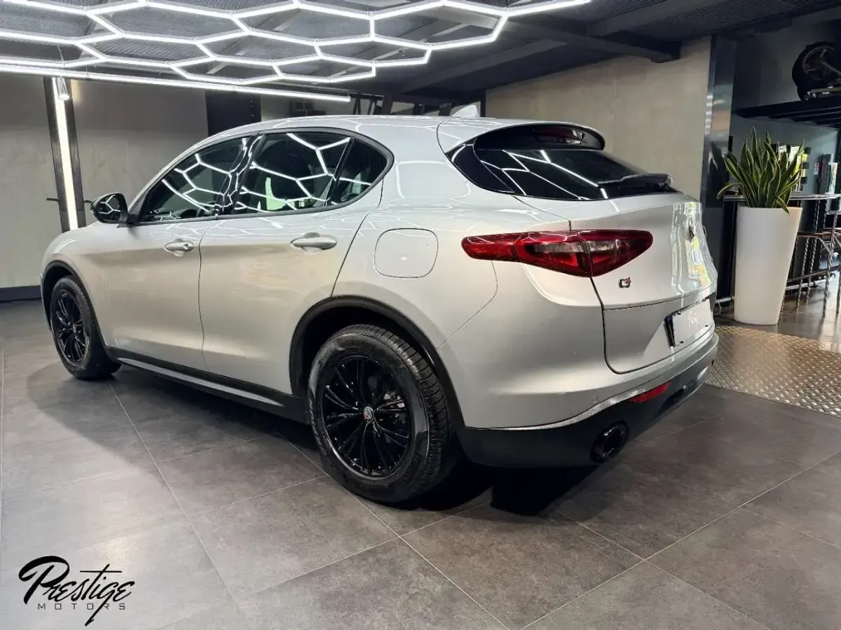 Usata Alfa Romeo Stelvio Sprint 190 CV (139 kW) 2021 Grigio silverstone SUV