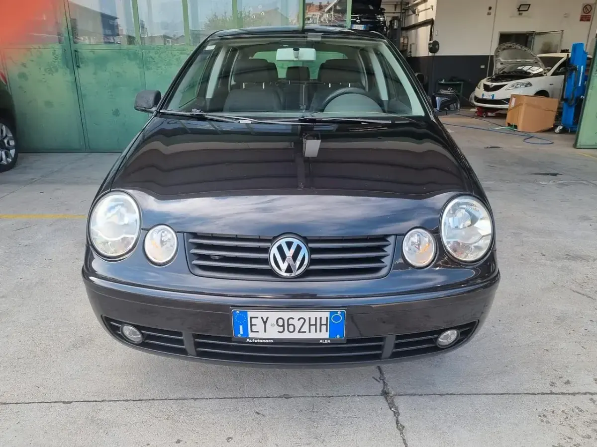 Usata VW Polo Trendline 75 CV (55 kW) 2004 Nero Utilitaria