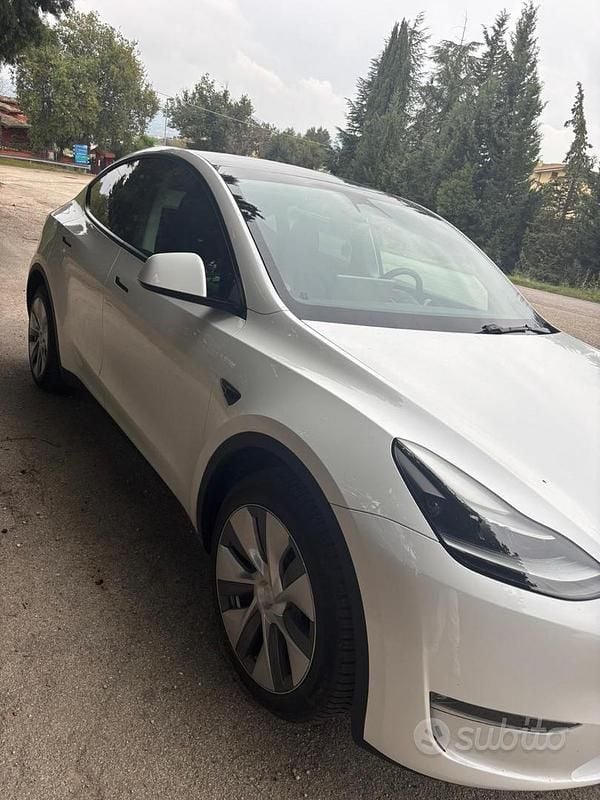 Usata Tesla Model Y 250 kW (340 CV) 2023 Bianco SUV