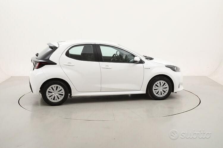Usata Toyota Yaris Hybrid Business Edition 115 CV (84 kW) 2021 Bianco Berlina