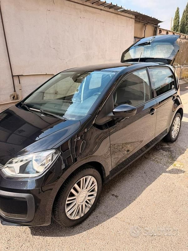 Usata VW up! 65 CV (47 kW) 2022 Nero Utilitaria