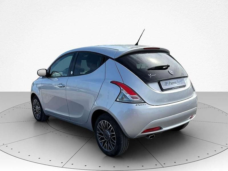 Usata Lancia Ypsilon S 69 CV (50 kW) 2017 Grigio argento Utilitaria