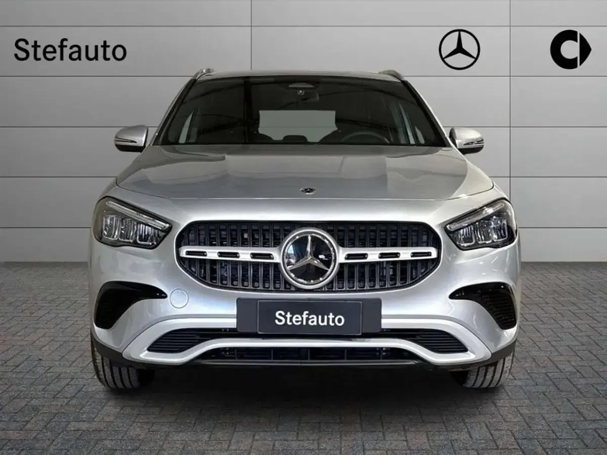 Nuova Mercedes GLA180 Executive 116 CV (85 kW) 2026 Argento hightech SUV