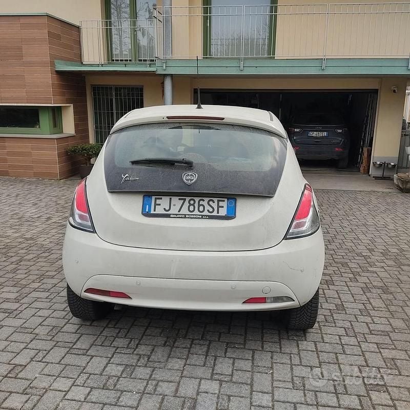 Usata Lancia Ypsilon 69 CV (50 kW) 2017 Bianco Utilitaria
