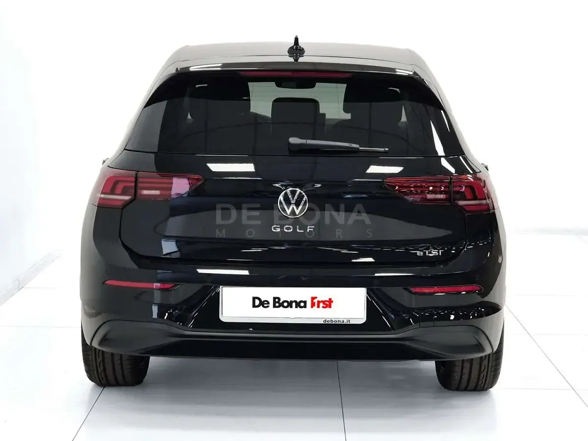 Nuova VW Golf VIII Life 116 CV (85 kW) 2026 Grenadill black metallizzato Berlina
