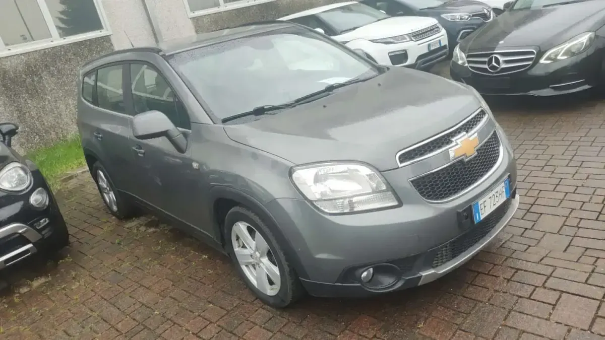 Usata Chevrolet Orlando 163 CV (119 kW) 2010 Grigio Monovolume
