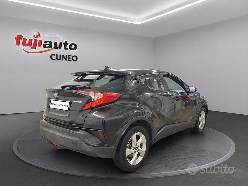 Usata Toyota C-HR Active 122 CV (89 kW) 2017 Nero SUV