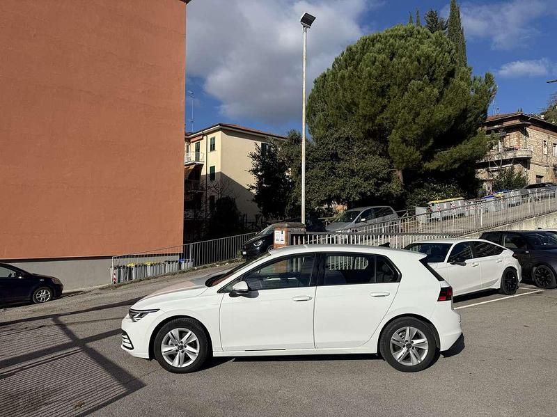 Usata VW Golf VIII Life 131 CV (96 kW) 2021 Bianco Berlina