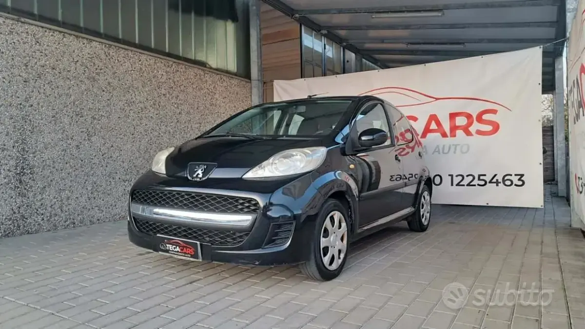 Usata Peugeot 107 68 CV (50 kW) 2010 Nero Utilitaria