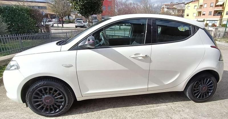 Usata Lancia Ypsilon S 95 CV (69 kW) 2013 Utilitaria