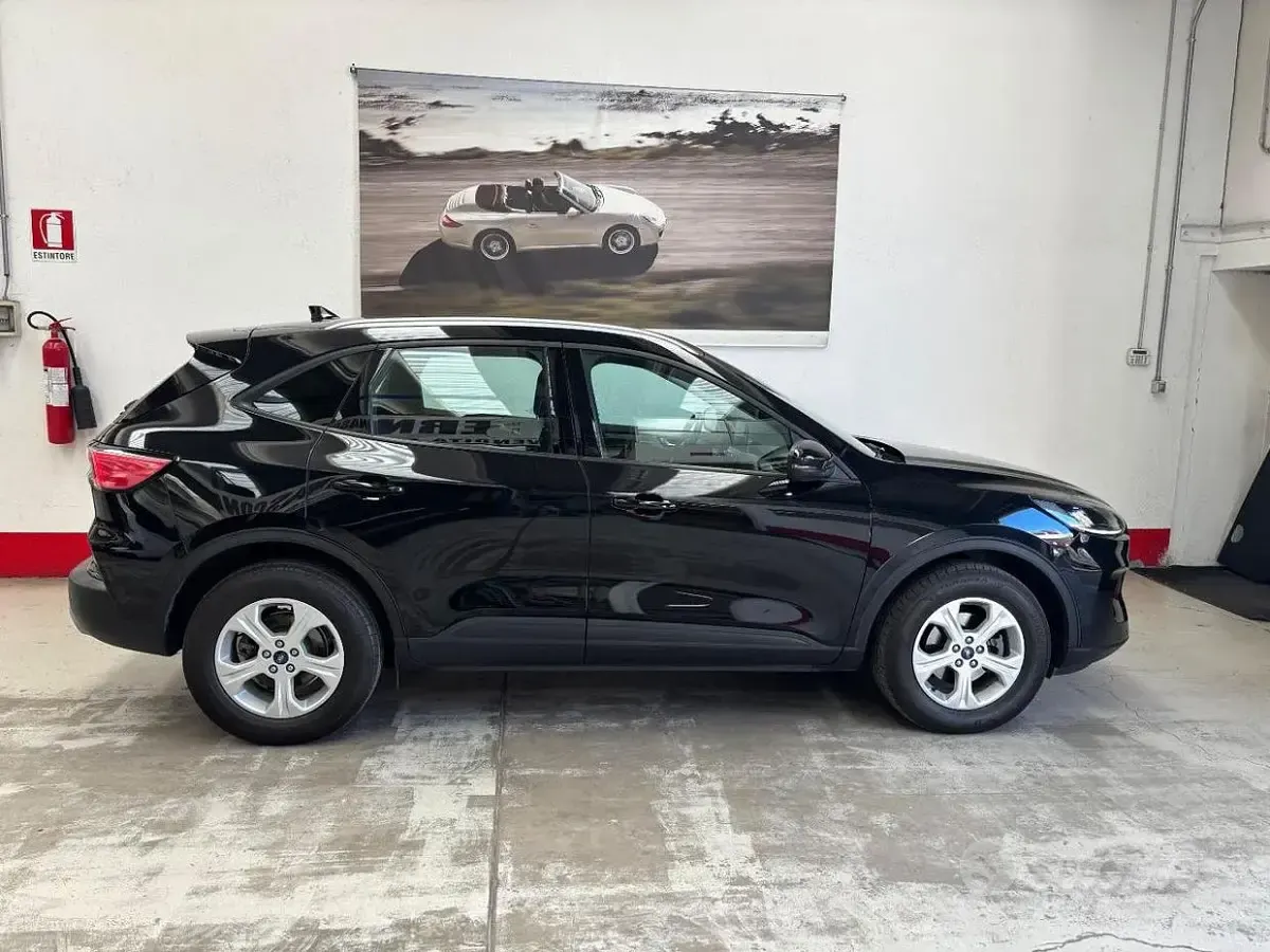 Usata Ford Kuga 152 CV (111 kW) 2022 Nero SUV