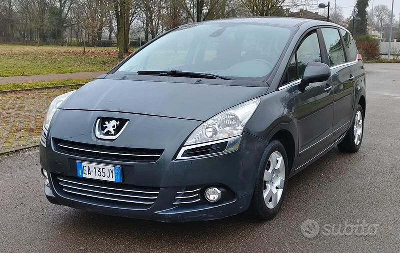 Usata Peugeot 5008 Business-Line 110 CV (80 kW) 2010 Grigio Monovolume