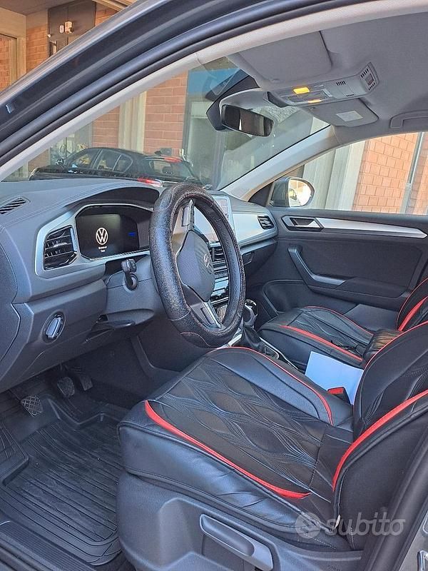 Usata VW T-Roc 150 CV (110 kW) 2024 Grigio SUV