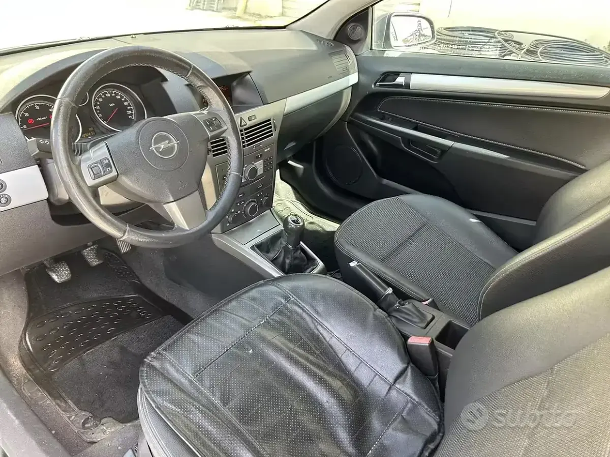 Usata Opel Astra GTC Cosmo 101 CV (74 kW) 2007 Grigio Coupé
