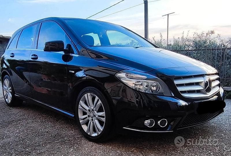 Usata Mercedes B180 Executive 122 CV (89 kW) 2012 Nero Monovolume