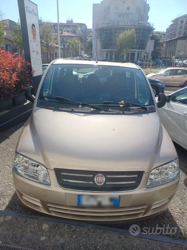 Usata Fiat Multipla 120 CV (88 kW) 2009 Giallo Monovolume
