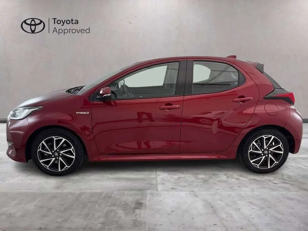 Usata Toyota Yaris Hybrid 92 CV (67 kW) 2021 Rosso Berlina
