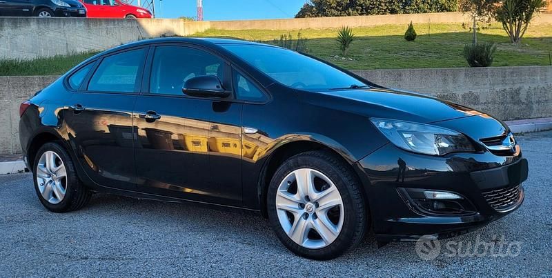 Usata Opel Astra Cosmo 110 CV (80 kW) 2015 Blu Berlina