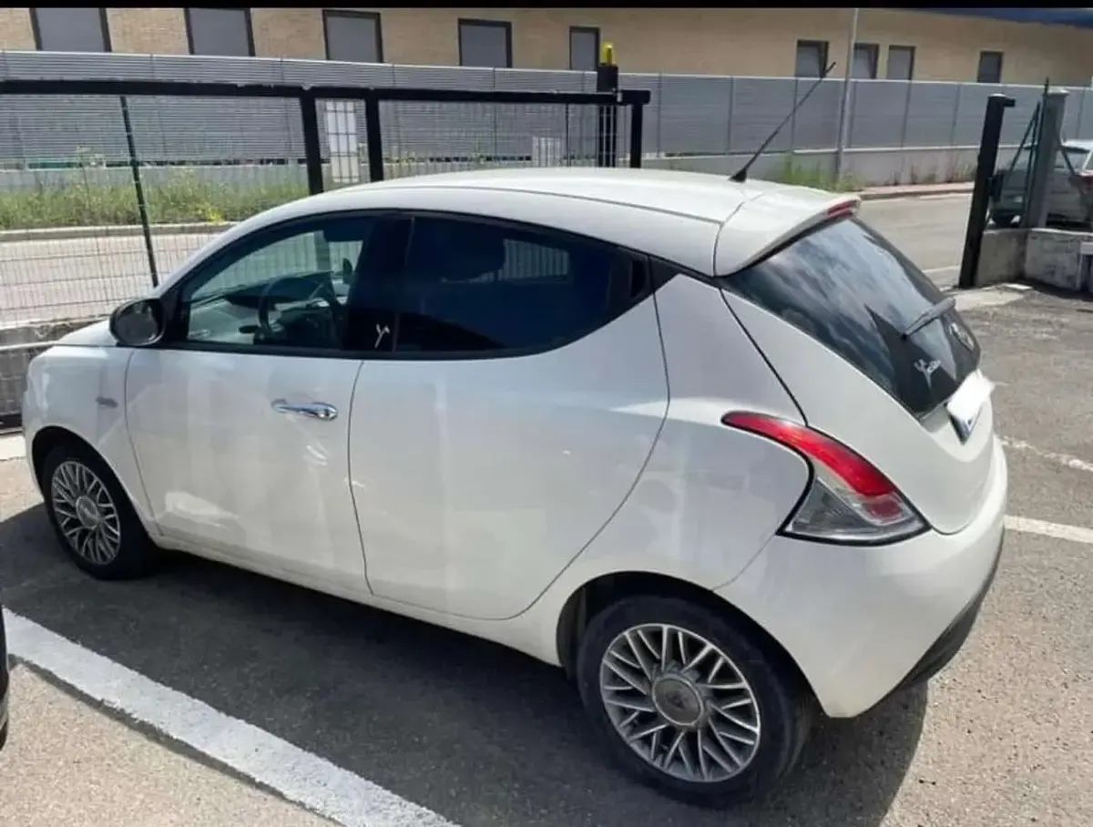 Usata Lancia Ypsilon Silver 95 CV (69 kW) 2012 Other Utilitaria