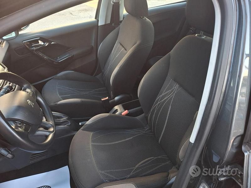 Usata Peugeot 208 Active 68 CV (50 kW) 2014 Grigio Utilitaria