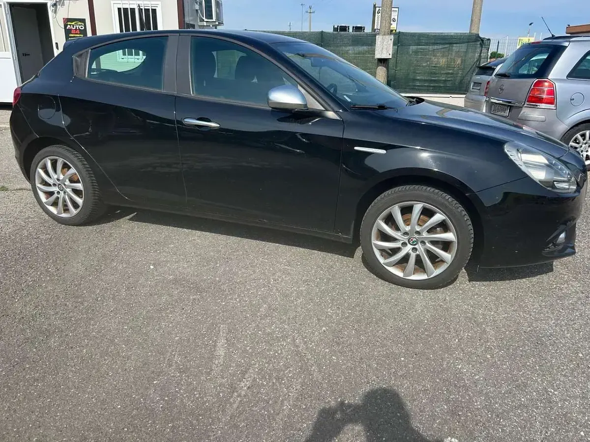 Usata Alfa Romeo Giulietta Super 120 CV (88 kW) 2017 Nero Utilitaria