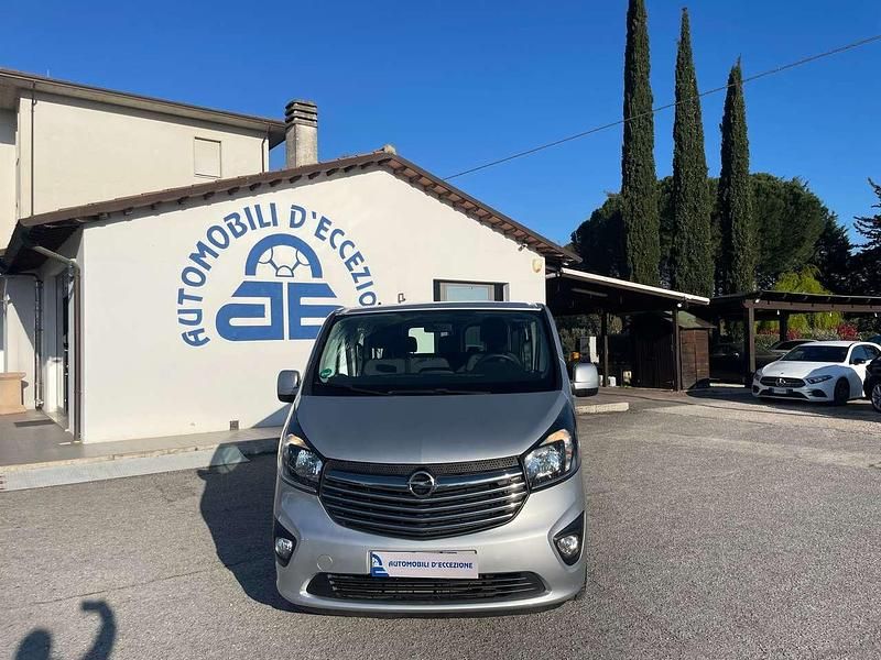 Usata Opel Vivaro 125 CV (91 kW) 2018 Argento Monovolume