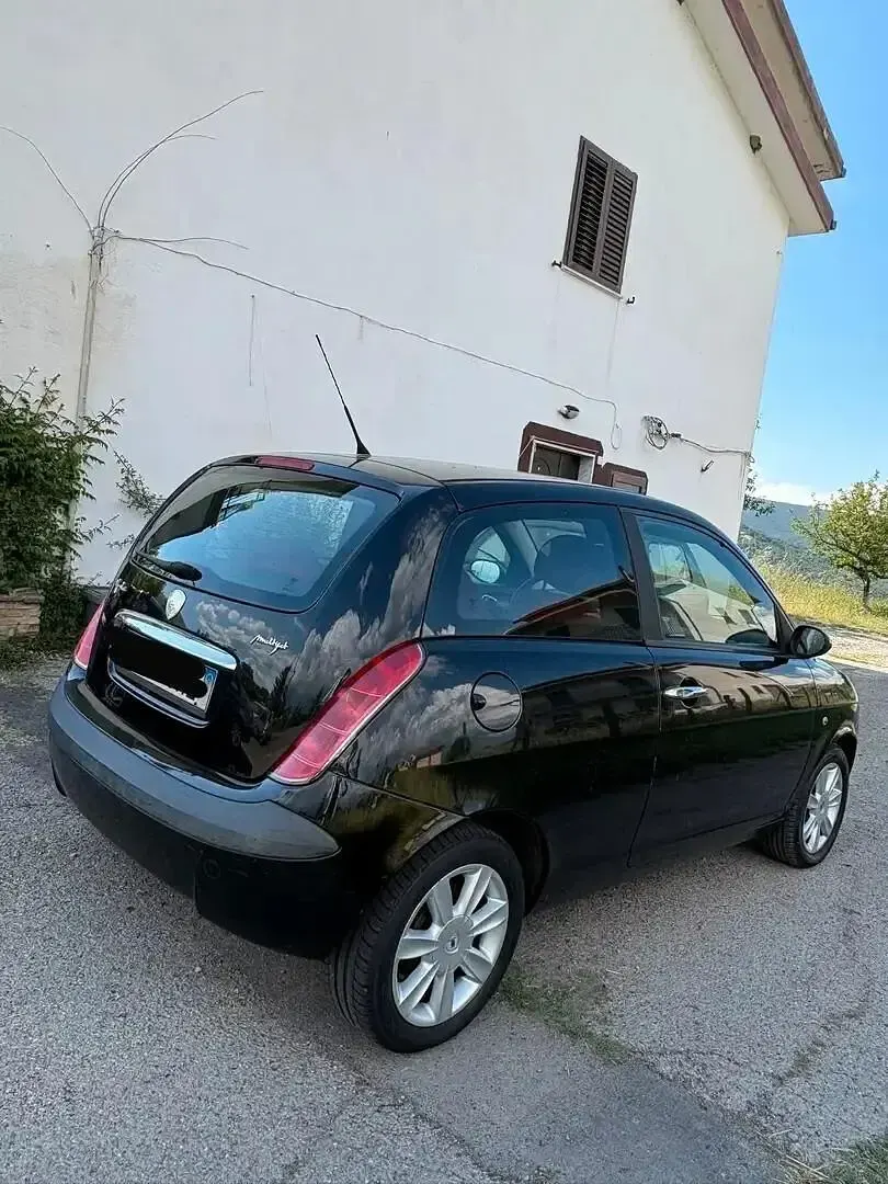 Usata Lancia Ypsilon 69 CV (50 kW) 2006 Nero Utilitaria