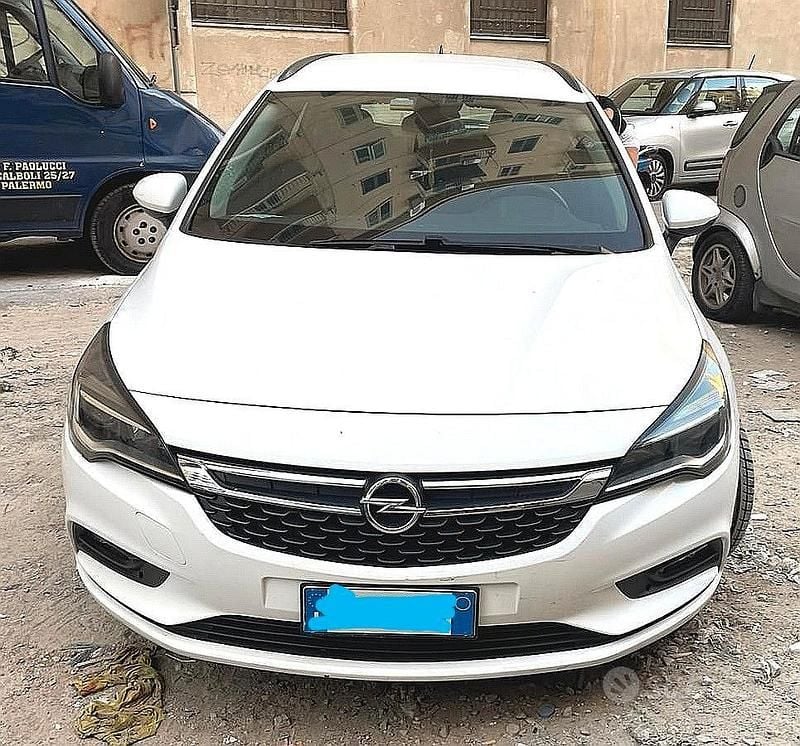 Usata Opel Astra 101 CV (74 kW) 2016 Berlina