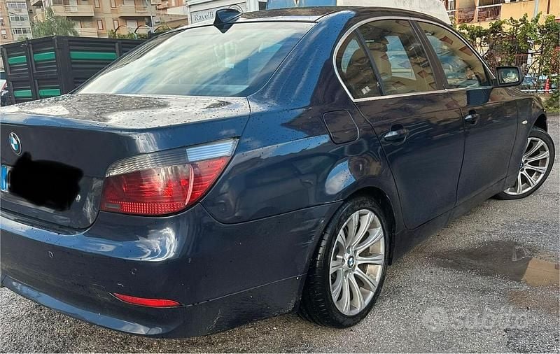Usata BMW 530 218 CV (160 kW) 2003 Blu Berlina