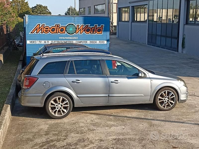 Usata Opel Astra 101 CV (74 kW) 2004 Grigio Station wagon