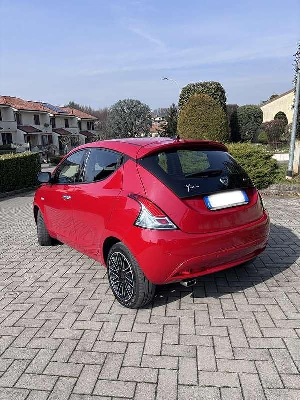 Usata Lancia Ypsilon Gold 69 CV (50 kW) 2021 Rosso Utilitaria