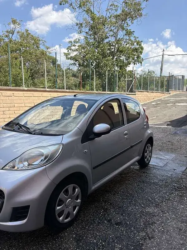 Usata Peugeot 107 68 CV (50 kW) 2011 Utilitaria