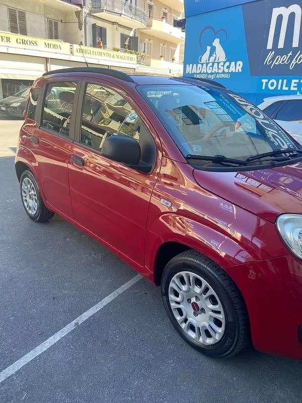 Usata Fiat Panda Lounge 75 CV (55 kW) 2014 Rosso Utilitaria