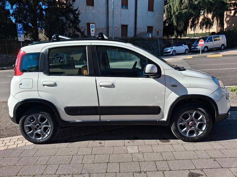 Usata Fiat Panda 4x4 Climbing 80 CV (58 kW) 2014 Bianco Utilitaria