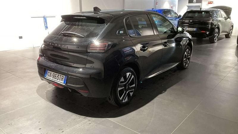Usata Peugeot e-208 Allure 100 kW (136 CV) 2025 Nero Utilitaria