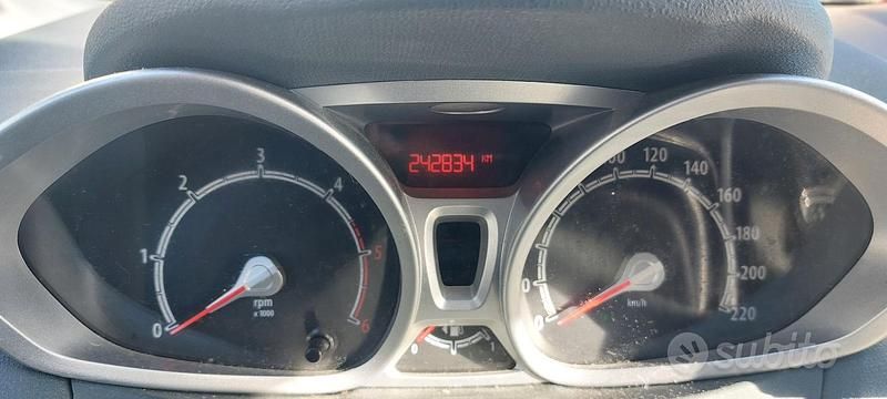 Usata Ford Fiesta 68 CV (50 kW) 2011 Nero Berlina