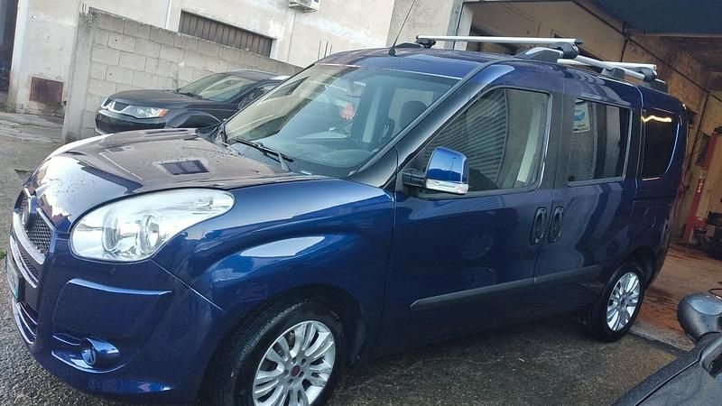 Usata Fiat Doblò Emotion 90 CV (66 kW) 2010 Blu Monovolume