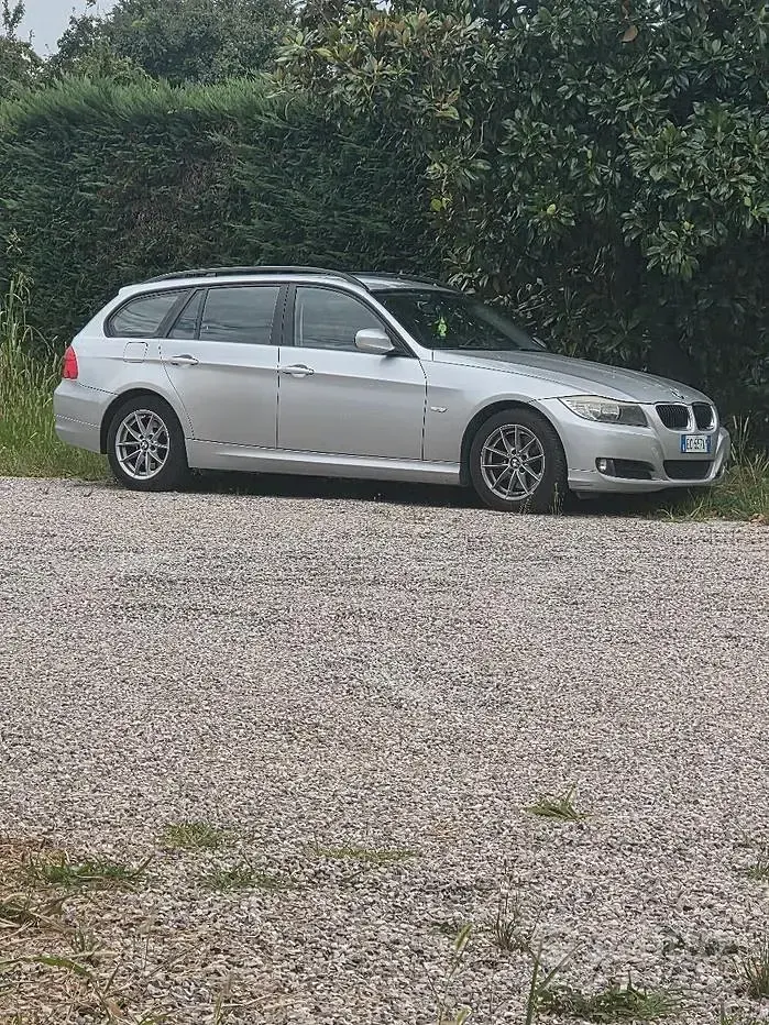 Usata BMW 318 143 CV (105 kW) 2010 Grigio Station wagon