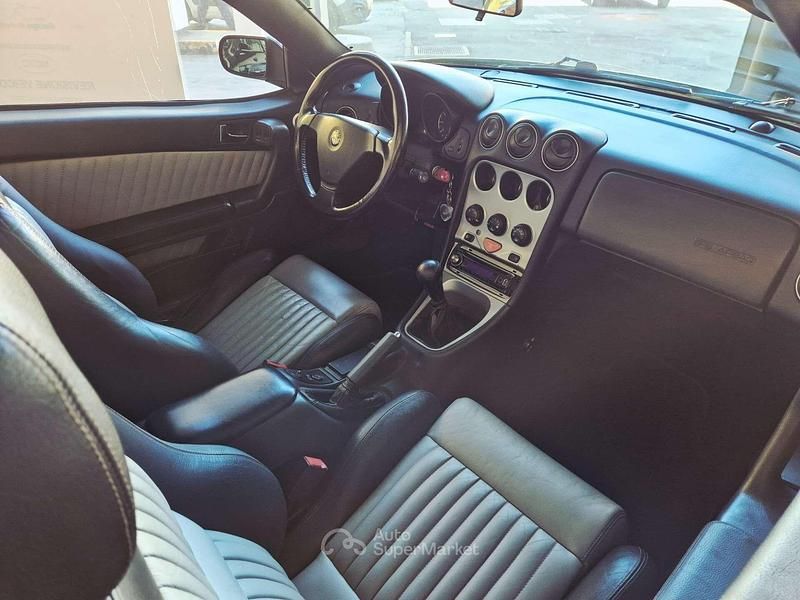 Usata Alfa Romeo Spider 150 CV (110 kW) 2002 Nero Cabrio