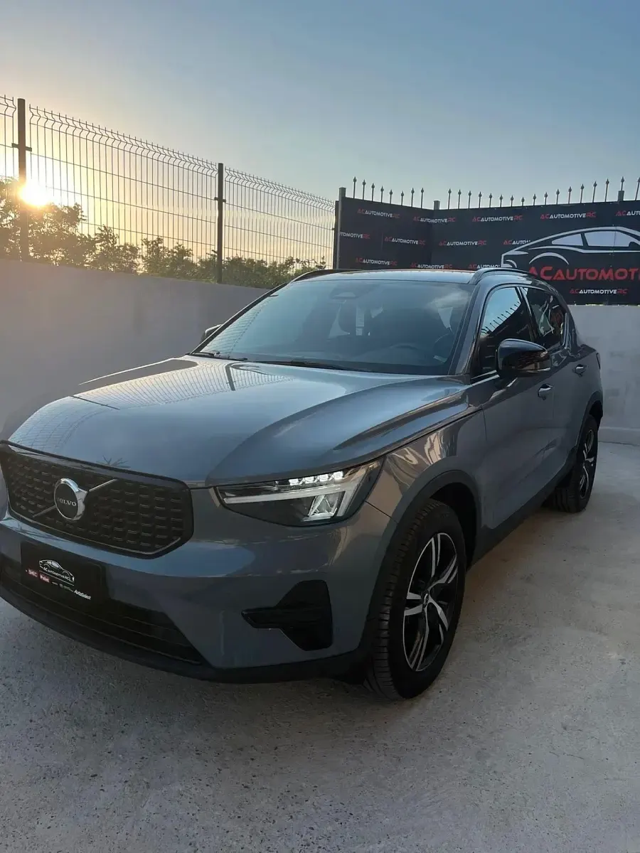 Usata Volvo XC40 Plus 163 CV (119 kW) 2023 Grigio SUV