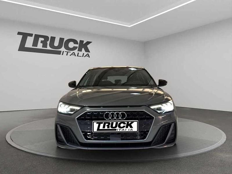 Nuova Audi A1 Sportback 110 CV (80 kW) 2025 Grigio chronos Utilitaria