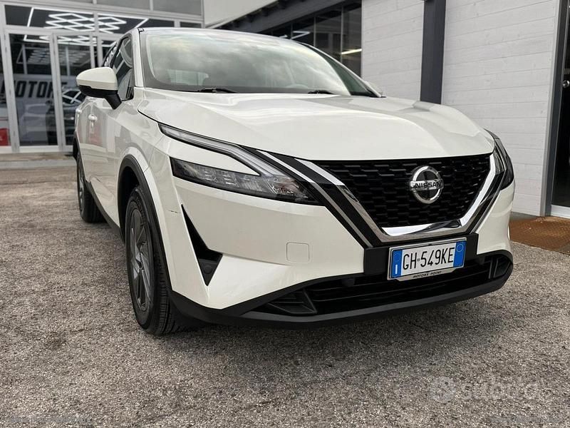 Usata Nissan Qashqai Acenta 140 CV (102 kW) 2022 Bianco SUV