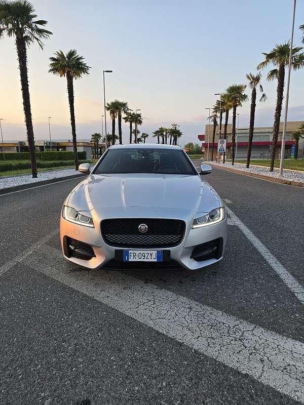 Usata Jaguar XF Portfolio 241 CV (177 kW) 2018 Grigio Berlina