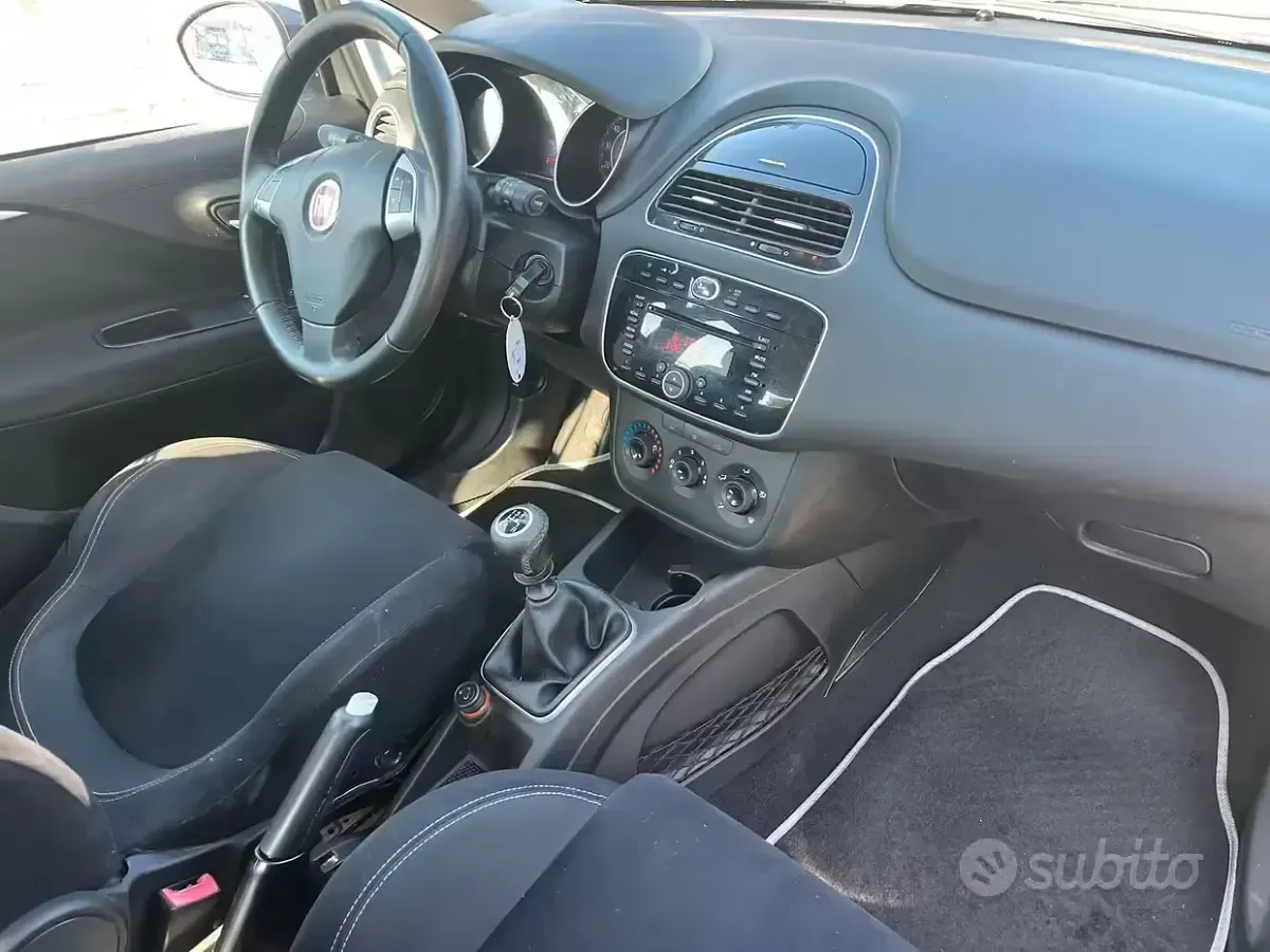 Usata Fiat Punto Lounge 69 CV (50 kW) 2014 Grigio Utilitaria