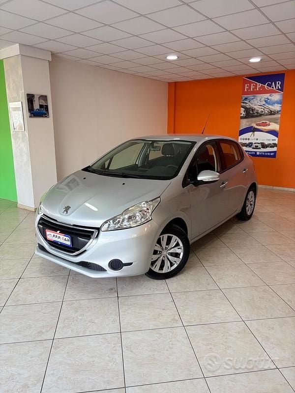 Usata Peugeot 208 Allure 68 CV (50 kW) 2015 Grigio Utilitaria